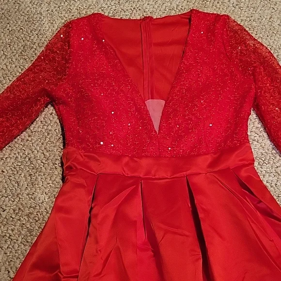 Red holiday dress size M NWOT #181 - Picture 2 of 2